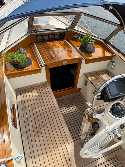 Hallberg-Rassy 352 2 of 5