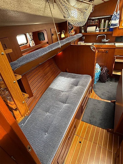 Hallberg-Rassy 352 12 of 12