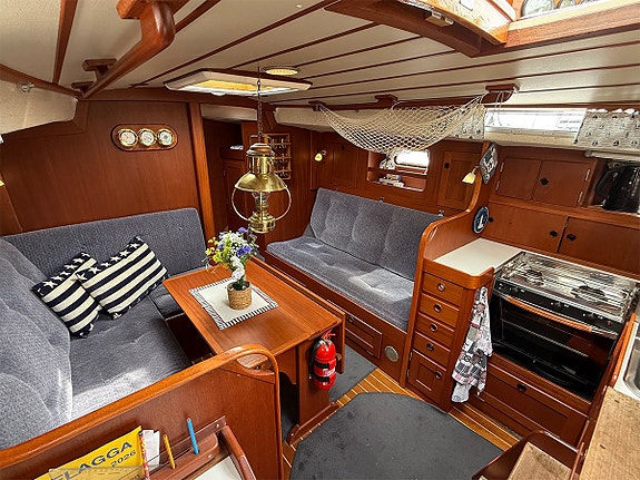 Hallberg-Rassy 352 6 of 12