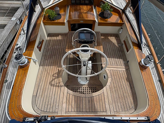 Hallberg-Rassy 352 3 of 5
