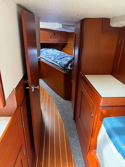 Hallberg-Rassy 352 10 of 12