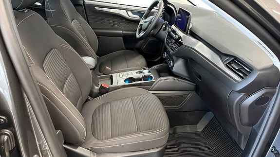 Ford Kuga 3 of 9