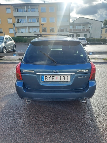 Subaru Legacy 3 of 5