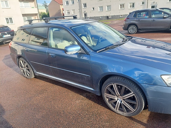 Subaru Legacy 4 of 5