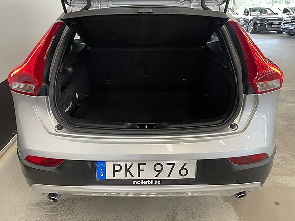Volvo V40 Cross Country 8 of 18