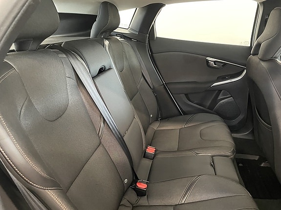 Volvo V40 Cross Country 11 of 18