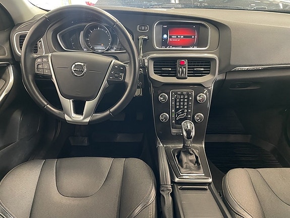 Volvo V40 Cross Country 13 of 18