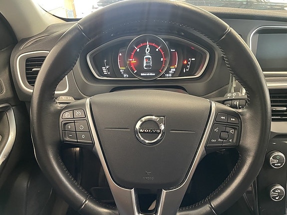 Volvo V40 Cross Country 12 of 18