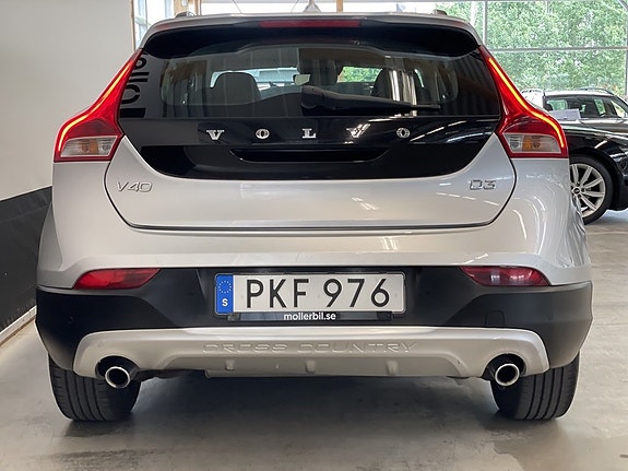 Volvo V40 Cross Country 7 of 18