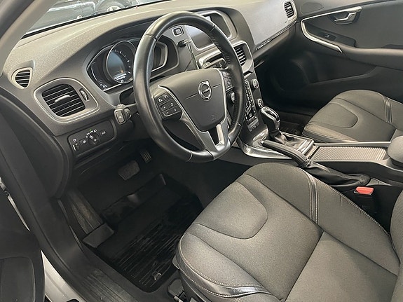 Volvo V40 Cross Country 9 of 18