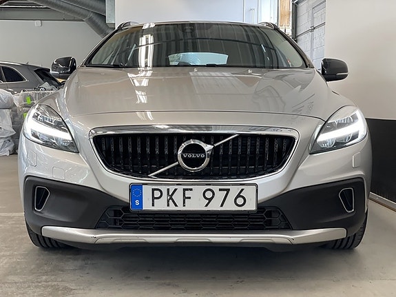 Volvo V40 Cross Country 3 of 18
