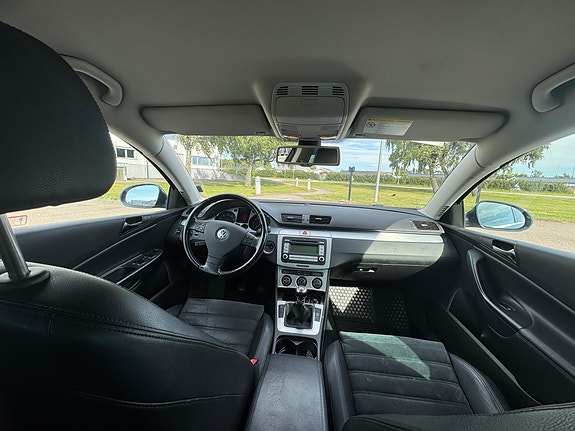 Volkswagen Passat 2 of 10