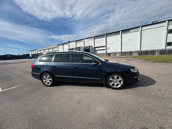 Volkswagen Passat 4 of 10
