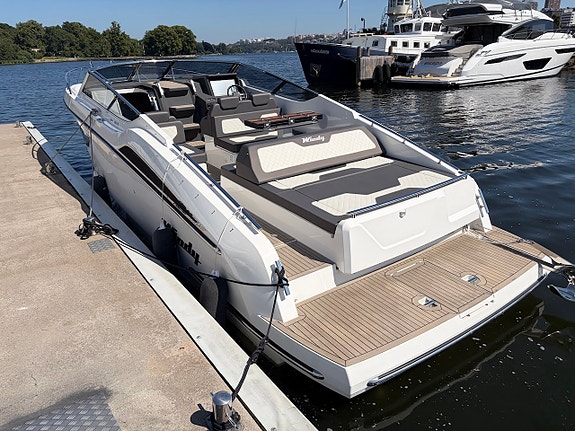 Windy 34 Alizé -2023 | 2 x Volvo Penta D6-440 DPI | 52 knop 2 of 5