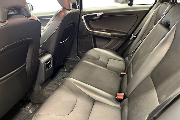 Volvo V60 Cross Country 21 of 27