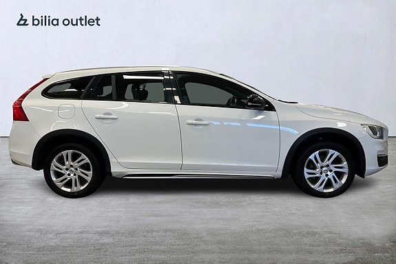 Volvo V60 Cross Country 7 of 27