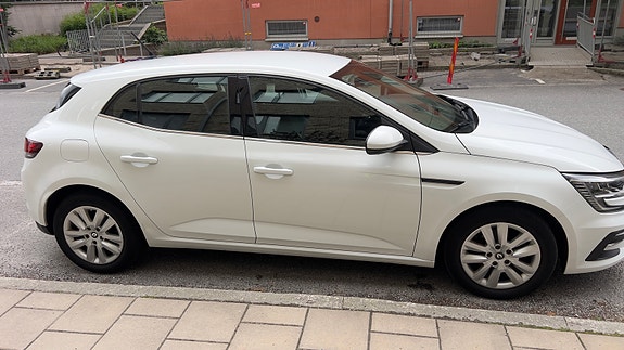 Renault Megane IV 2 of 9