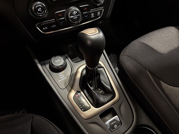 Jeep Cherokee 16 of 21