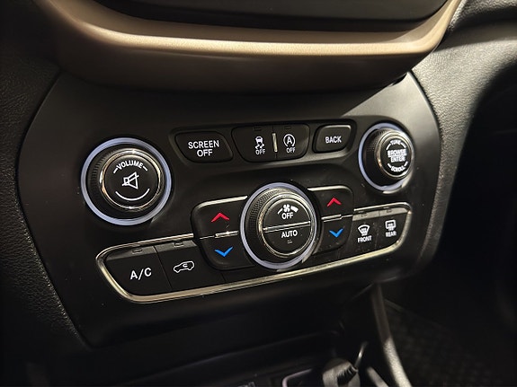 Jeep Cherokee 18 of 21