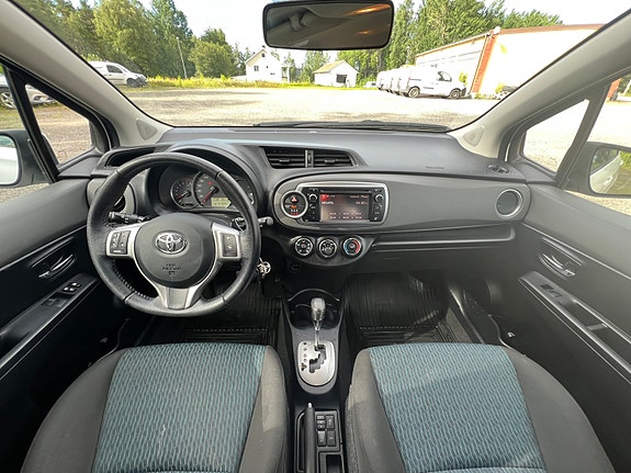 Toyota Yaris 4 of 5