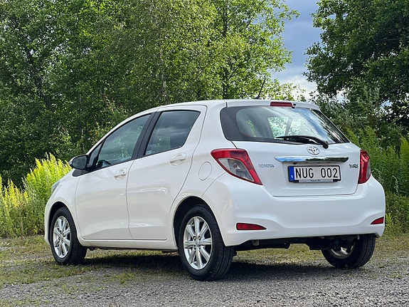 Toyota Yaris 3 of 5