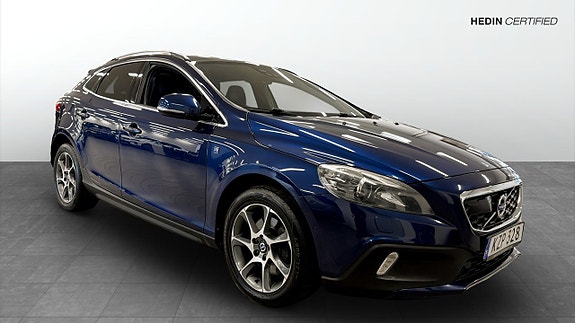 Volvo V40 Cross Country 3 of 5