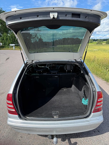 Mercedes-Benz C180 4 of 7