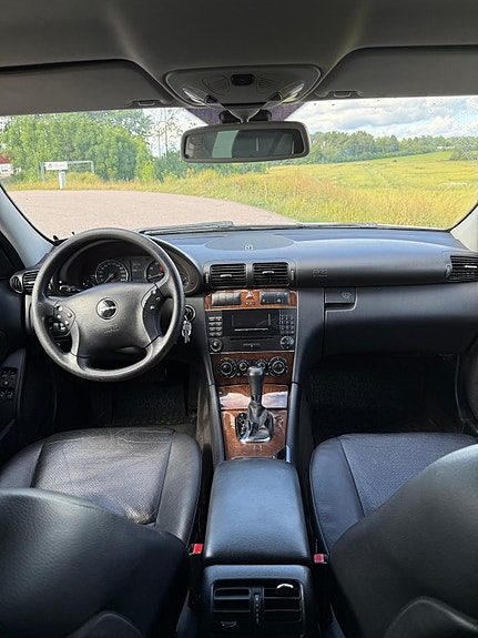 Mercedes-Benz C180 5 of 7