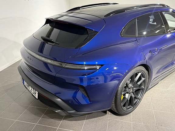 Porsche Taycan 5 of 5