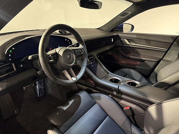 Porsche Taycan Turbo S 10 of 19