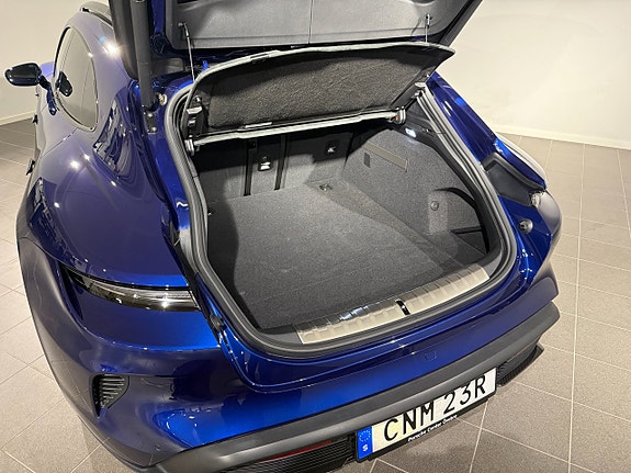 Porsche Taycan Turbo S 19 of 19