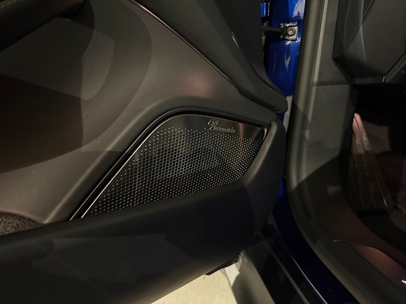 Porsche Taycan Turbo S 17 of 19