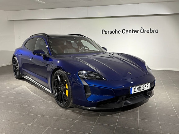 Porsche Taycan 3 of 5