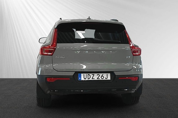 Volvo XC40 3 of 5