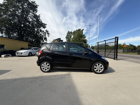Mercedes-Benz A160 4 of 13