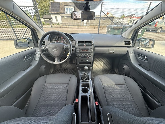 Mercedes-Benz A160 9 of 13