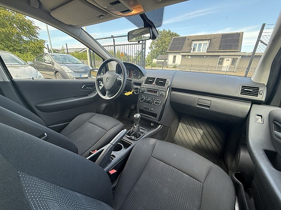 Mercedes-Benz A160 12 of 13