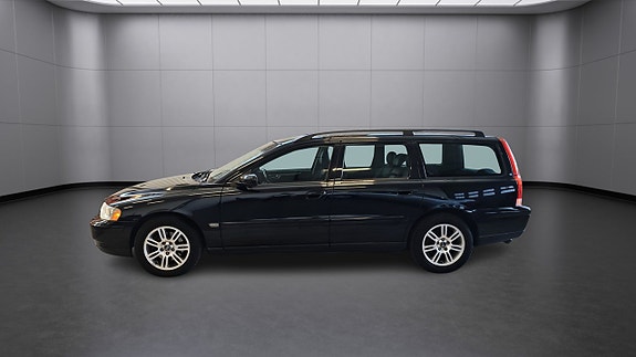 Volvo V70 2 of 5