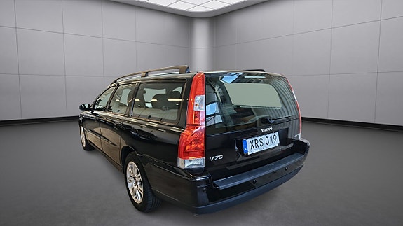 Volvo V70 3 of 5