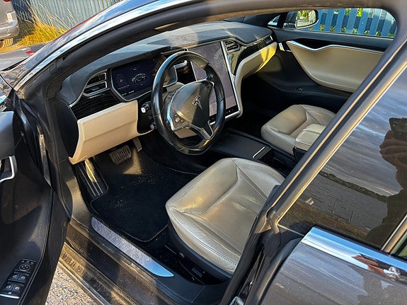 Tesla Model S 6 of 7