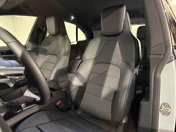 Porsche Macan 4 10 of 16