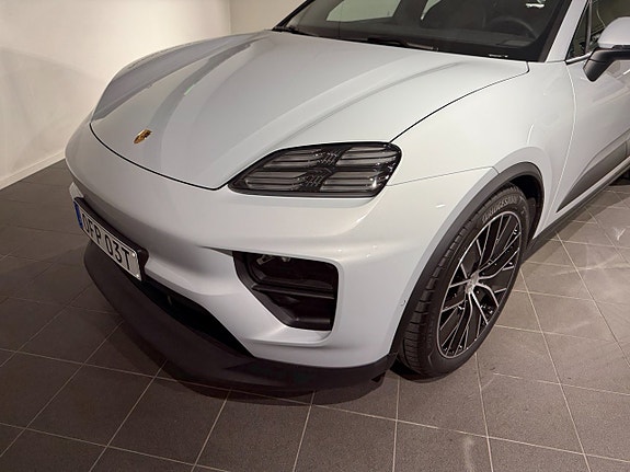 Porsche Macan 4 7 of 16