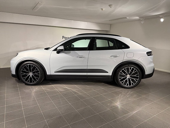 Porsche Macan 4 6 of 16