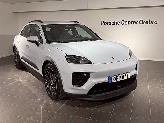 Porsche Macan 4 3 of 5