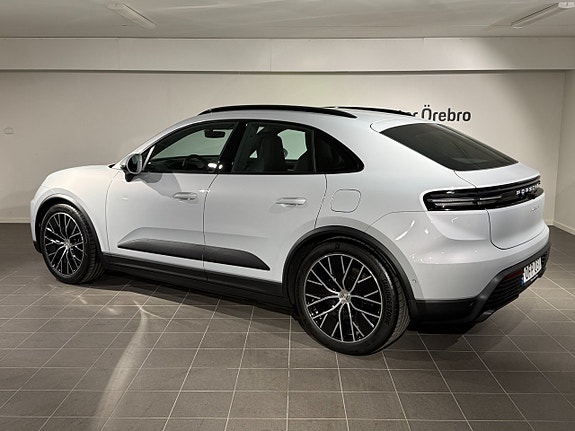 Porsche Macan 4 2 of 5