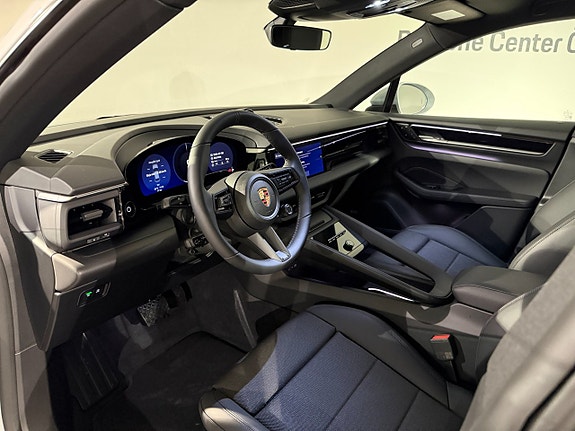 Porsche Macan 4 9 of 16