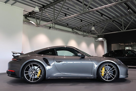 Porsche 911 Turbo S 4 of 5