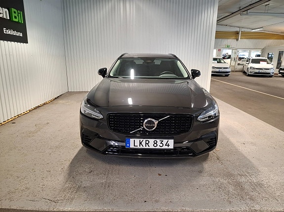 Volvo V90 2 of 5