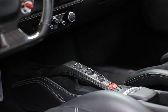 Ferrari 488 GTB 22 of 27