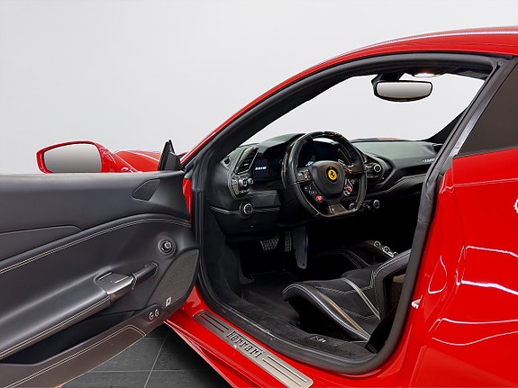 Ferrari 488 GTB 18 of 27